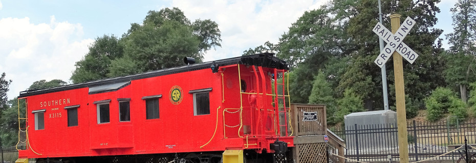 The new cross-buck takes its place next to Southern Caboose X-3115